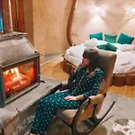 панорама хаус и еко къщи дървена и землянка Villa Leshten