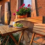 וילה панорама хаус и еко къщи дървена и землянка לשטן