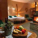 панорама хаус и еко къщи дървена и землянка וילה