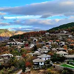 панорама хаус и еко къщи дървена и землянка Villa Leshten