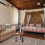 וילה панорама хаус и еко къщи дървена и землянка לשטן