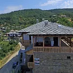 Villa панорама хаус и еко къщи дървена и землянка Leshten