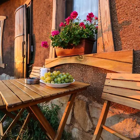 Villa панорама хаус и еко къщи дървена и землянка Leshten
