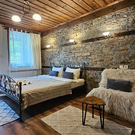 Villa панорама хаус и еко къщи дървена и землянка Leshten