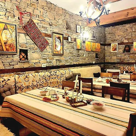 панорама хаус и еко къщи дървена и землянка Leshten