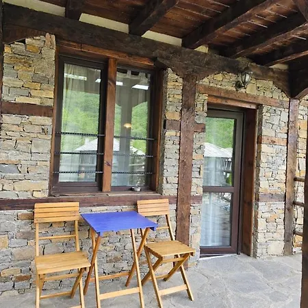 панорама хаус и еко къщи дървена и землянка Leshten