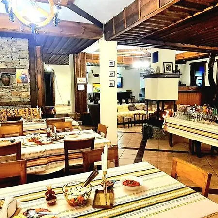 панорама хаус и еко къщи дървена и землянка Villa Leshten