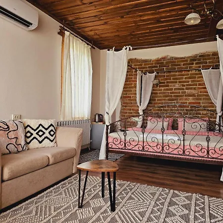 Villa панорама хаус и еко къщи дървена и землянка Leshten