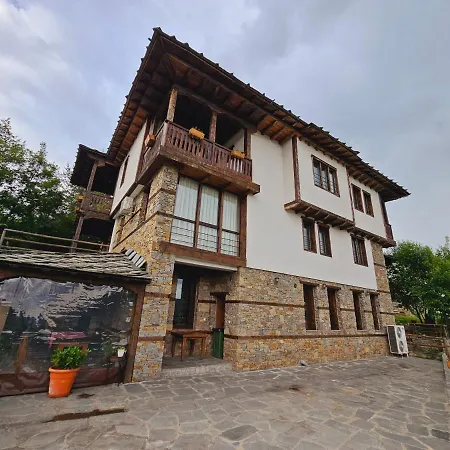 Villa панорама хаус и еко къщи дървена и землянка Leshten