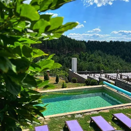 панорама хаус и еко къщи дървена и землянка Villa Leshten
