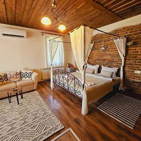 панорама хаус и еко къщи дървена и землянка Villa Leshten