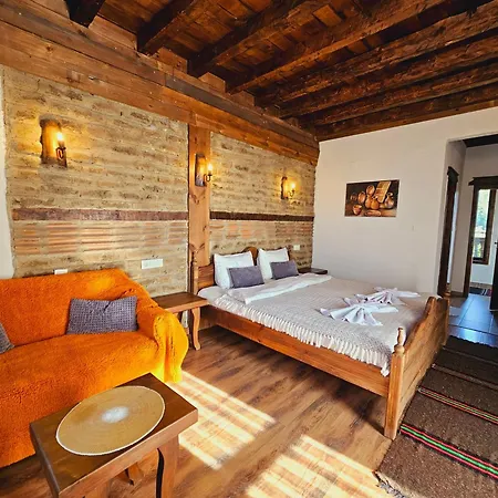 Villa панорама хаус и еко къщи дървена и землянка