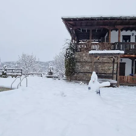 Villa панорама хаус и еко къщи дървена и землянка Leshten