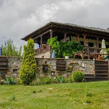 Villa панорама хаус и еко къщи дървена и землянка Leshten