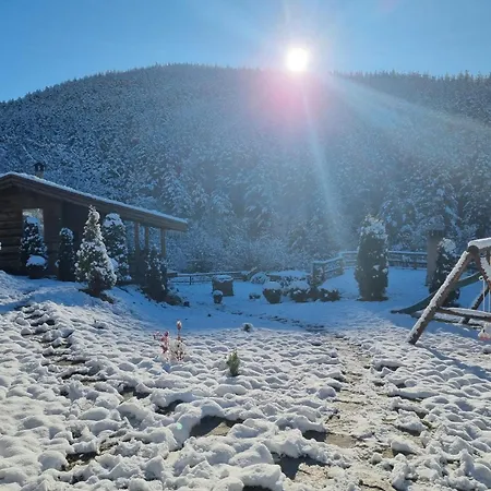 панорама хаус и еко къщи дървена и землянка Villa Leshten