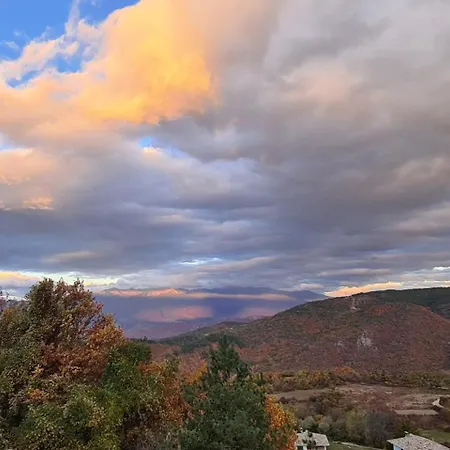 панорама хаус и еко къщи дървена и землянка Villa Leshten