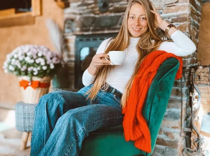 панорама хаус и еко къщи дървена и землянка Leshten