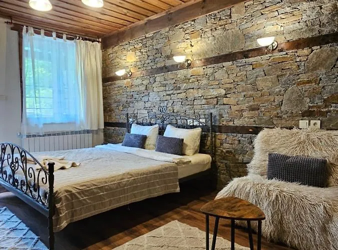 Βίλα панорама хаус и еко къщи дървена и землянка Leshten