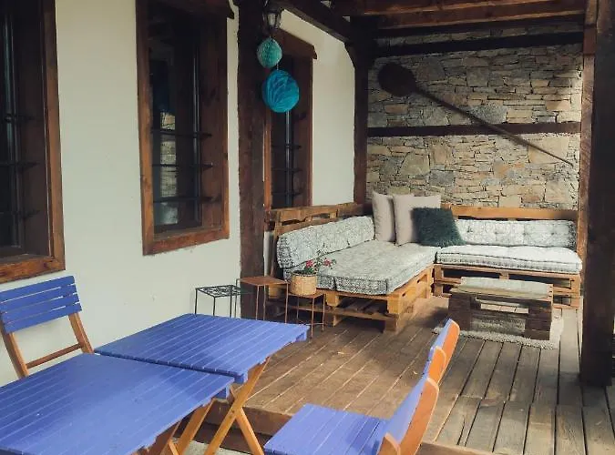 панорама хаус и еко къщи дървена и землянка Leshten