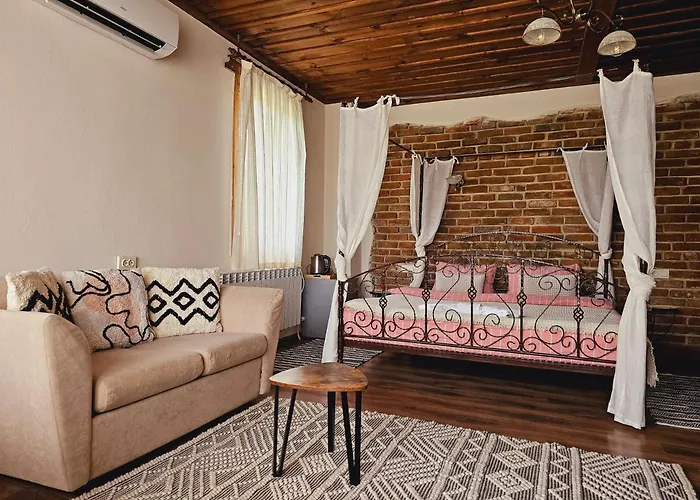 Villa панорама хаус и еко къщи дървена и землянка Leshten