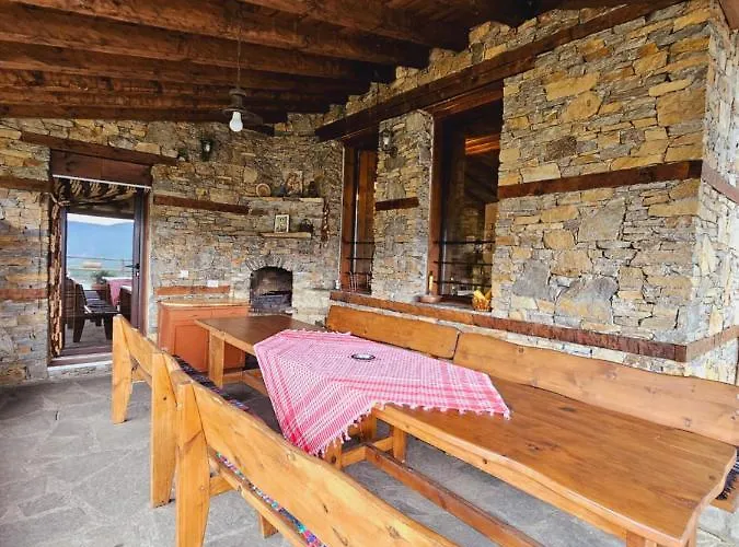 Villa панорама хаус и еко къщи дървена и землянка Leshten