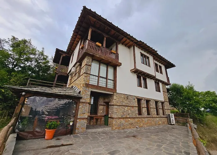 Villa панорама хаус и еко къщи дървена и землянка Leshten