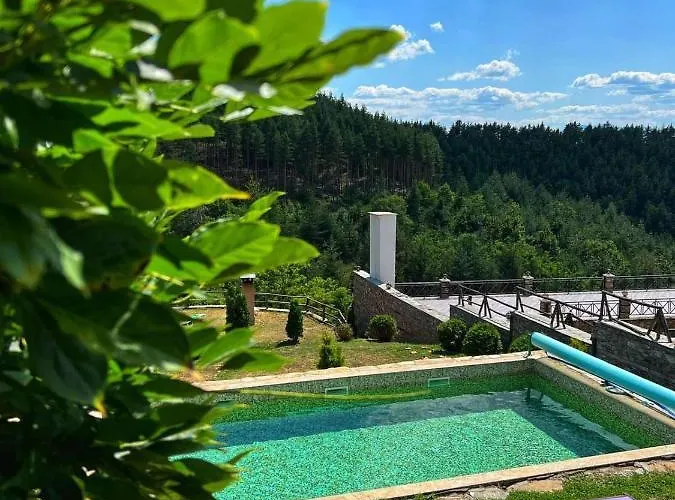 панорама хаус и еко къщи дървена и землянка Villa Leshten