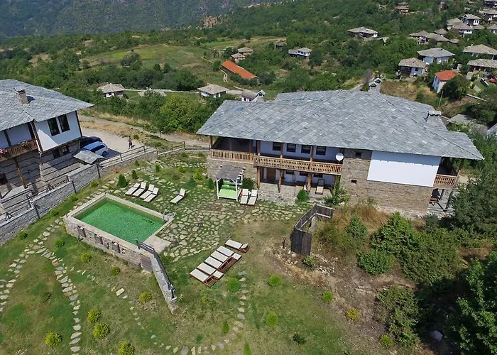 Βίλα панорама хаус и еко къщи дървена и землянка