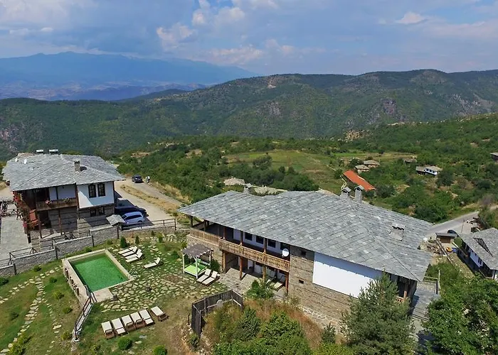 Βίλα панорама хаус и еко къщи дървена и землянка